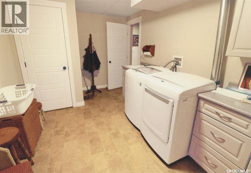 30 West Park Drive, Battleford, SK - Indoor Photo Showing Laundry Room