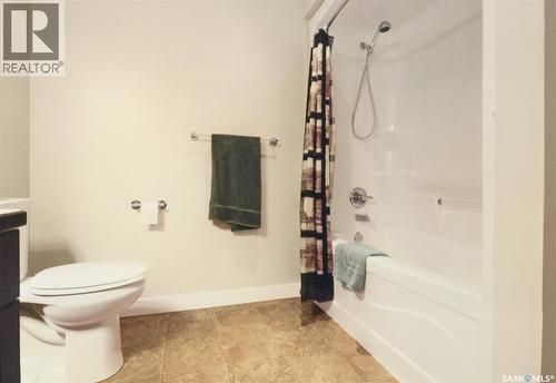 30 West Park Drive, Battleford, SK - Indoor Photo Showing Bathroom