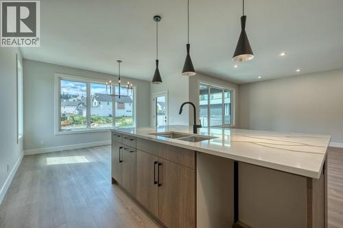 925 Bull Crescent, Kelowna, BC - Indoor Photo Showing Kitchen With Double Sink With Upgraded Kitchen