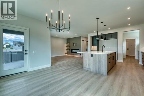 925 Bull Crescent, Kelowna, BC - Indoor Photo Showing Kitchen With Upgraded Kitchen