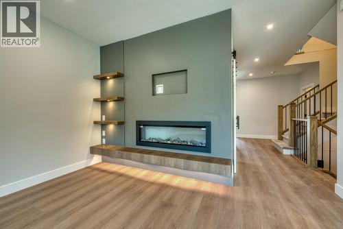 925 Bull Crescent, Kelowna, BC - Indoor Photo Showing Living Room With Fireplace