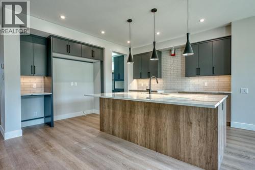 925 Bull Crescent, Kelowna, BC - Indoor Photo Showing Kitchen With Upgraded Kitchen