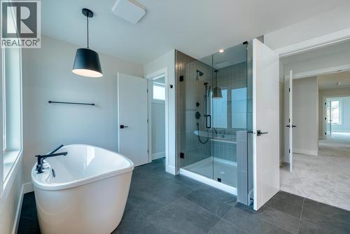 925 Bull Crescent, Kelowna, BC - Indoor Photo Showing Bathroom