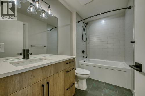 925 Bull Crescent, Kelowna, BC - Indoor Photo Showing Bathroom