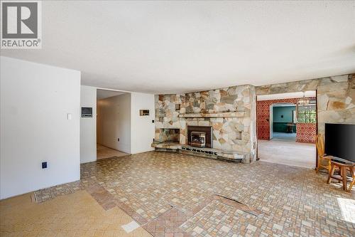 7691 Balfour Wharf Road, Balfour, BC - Indoor With Fireplace
