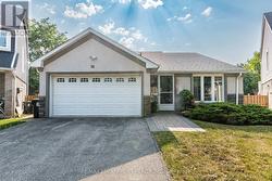 16 ACKROW COURT  Toronto, ON M9C 5C4