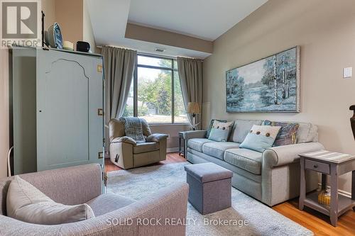 103 - 400 Romeo Street N, Stratford, ON - Indoor Photo Showing Living Room