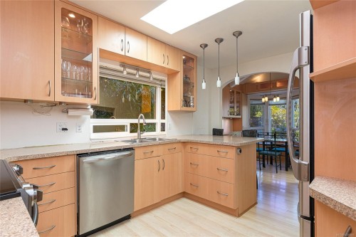 157 Robertson St, Victoria, BC 