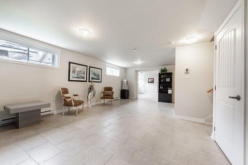 Salle familiale - 24 Ch. Des Patriotes E., Saint-Jean-Sur-Richelieu, QC - Indoor