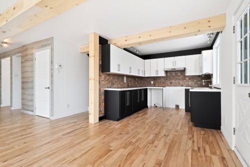 Cuisine - 721  - 723 Ch. De Ferme-Rouge, Mont-Laurier, QC - Indoor Photo Showing Kitchen With Upgraded Kitchen