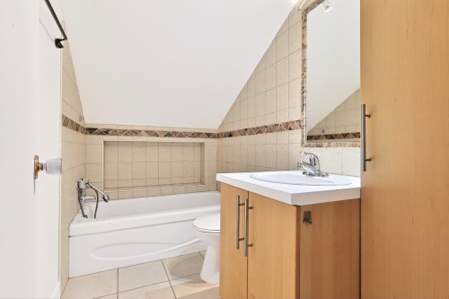 Salle de bains - 721  - 723 Ch. De Ferme-Rouge, Mont-Laurier, QC - Indoor Photo Showing Bathroom