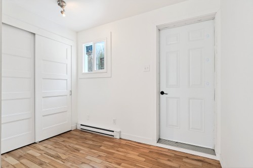 Hall d'entrée/Vestibule - 721  - 723 Ch. De Ferme-Rouge, Mont-Laurier, QC - Indoor Photo Showing Other Room