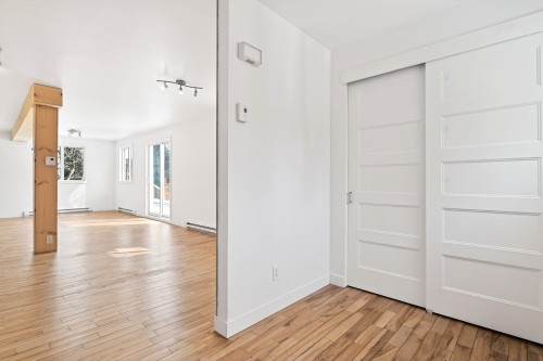 Hall d'entrée/Vestibule - 721  - 723 Ch. De Ferme-Rouge, Mont-Laurier, QC - Indoor Photo Showing Other Room