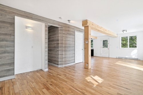 Salon - 721  - 723 Ch. De Ferme-Rouge, Mont-Laurier, QC - Indoor