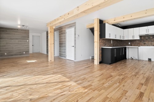 Vue d'ensemble - 721  - 723 Ch. De Ferme-Rouge, Mont-Laurier, QC - Indoor Photo Showing Kitchen