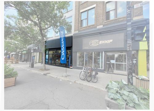 Commerce - 1149 Av. Du Mont-Royal E., Montréal (Le Plateau-Mont-Royal), QC 
