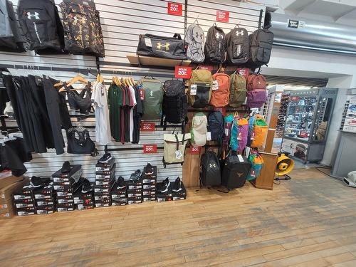 Commerce - 1149 Av. Du Mont-Royal E., Montréal (Le Plateau-Mont-Royal), QC 