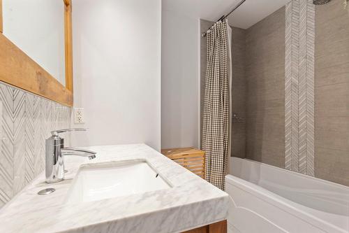 Salle de bains - 9144 Av. Dubuisson, Montréal (Mercier/Hochelaga-Maisonneuve), QC - Indoor Photo Showing Bathroom