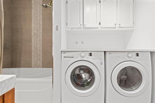 Salle de lavage - 9144 Av. Dubuisson, Montréal (Mercier/Hochelaga-Maisonneuve), QC - Indoor Photo Showing Laundry Room