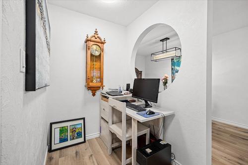 107-575 Sutherland Avenue, Kelowna, BC - Indoor Photo Showing Office