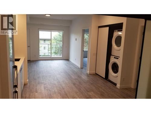 1083 Klo Road Unit# 305, Kelowna, BC - Indoor Photo Showing Laundry Room