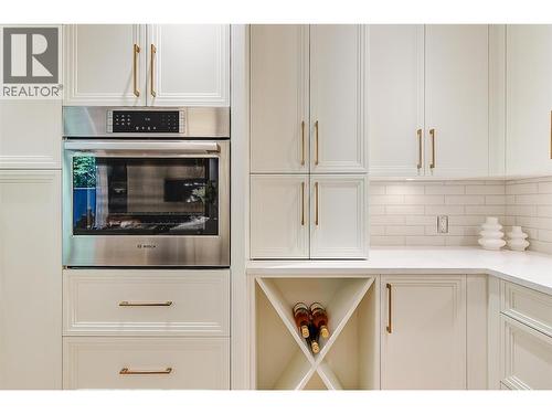 450 Groves Avenue Unit# 102, Kelowna, BC - Indoor Photo Showing Kitchen