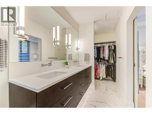 450 Groves Avenue Unit# 102, Kelowna, BC - Indoor Photo Showing Bathroom