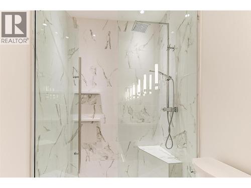 450 Groves Avenue Unit# 102, Kelowna, BC - Indoor Photo Showing Bathroom