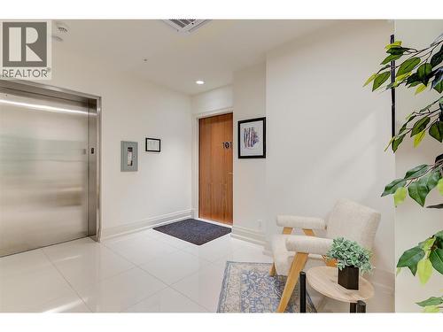 450 Groves Avenue Unit# 102, Kelowna, BC - Indoor Photo Showing Other Room