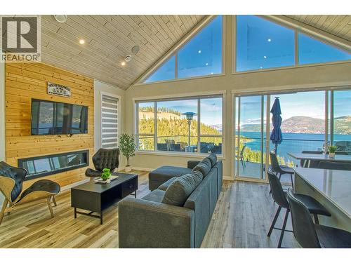 6725 La Palma Loop Unit# 243, Kelowna, BC -  Photo Showing Living Room