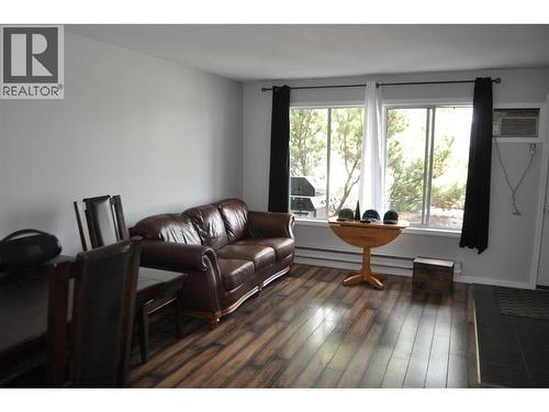 1047 Middleton Way Unit# 109, Vernon, BC - Indoor Photo Showing Living Room