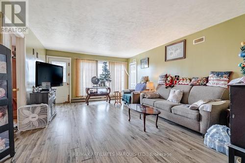 601 St Felix Street, Cornwall, ON - Indoor Photo Showing Living Room