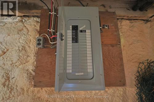 11 Mill Avenue, Bluewater (Zurich), ON - Indoor Photo Showing Other Room