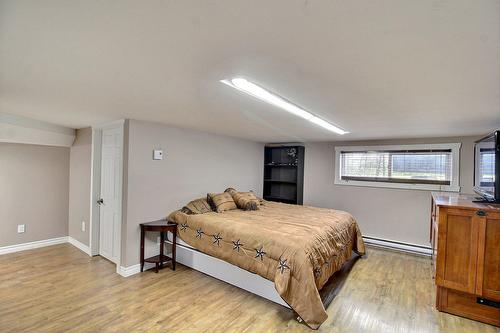 Salle familiale - 343  - 345 Route 111, Val-D'Or, QC 