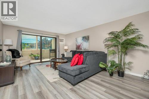 3608 27 Avenue Unit# 201 Lot# 21, Vernon, BC - Indoor Photo Showing Living Room