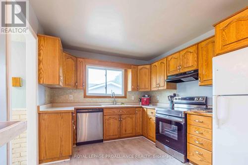 22 Connolly Avenue, Quinte West (Trenton Ward), ON - Indoor Photo Showing Kitchen