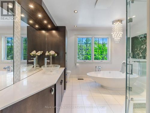 235 Lakewood Drive, Oakville (Co Central), ON - Indoor Photo Showing Bathroom