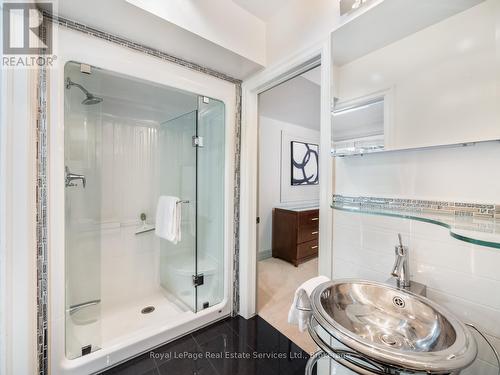 235 Lakewood Drive, Oakville (Co Central), ON - Indoor Photo Showing Bathroom