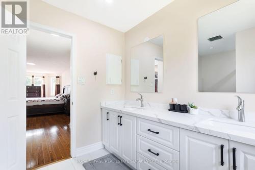 18 Tremont Court, Brampton, ON - Indoor Photo Showing Bathroom