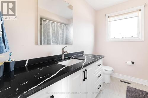 18 Tremont Court, Brampton, ON - Indoor Photo Showing Bathroom