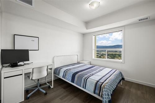 Ph17-775 Academy Way, Kelowna, BC - Indoor Photo Showing Bedroom