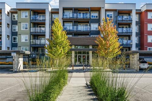 PH17-775 ACADEMY Way  Kelowna, BC V1V 0A5