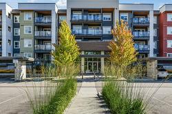 PH17-775 ACADEMY Way  Kelowna, BC V1V 0A5