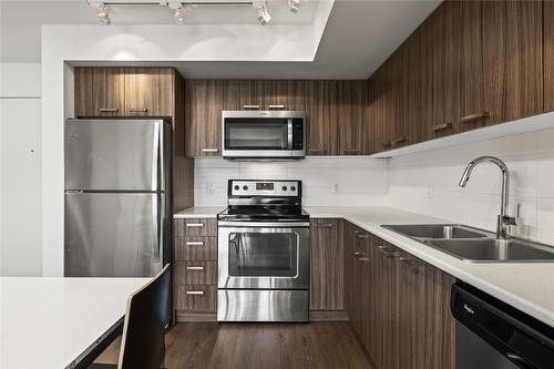 Ph17-775 Academy Way, Kelowna, BC - Indoor Photo Showing Kitchen With Double Sink With Upgraded Kitchen