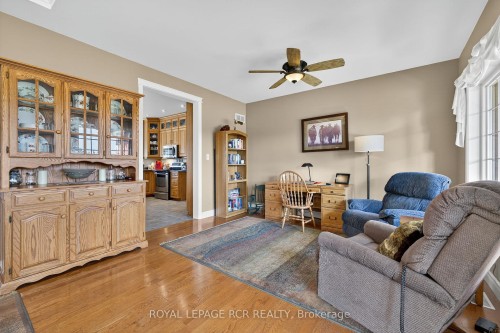 6128 Eighth Line, Erin, ON - Indoor Photo Showing Living Room