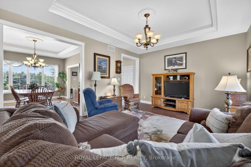 6128 Eighth Line, Erin, ON - Indoor Photo Showing Living Room