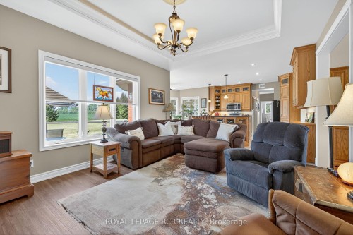 6128 Eighth Line, Erin, ON - Indoor Photo Showing Living Room