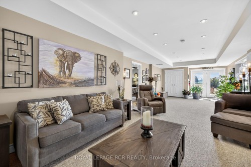 6128 Eighth Line, Erin, ON - Indoor Photo Showing Living Room