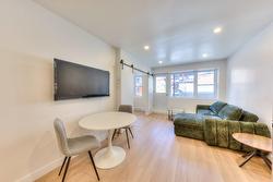 204-3475 Rue Durocher  Montréal (Le Plateau-Mont-Royal), QC H2X 2C6
