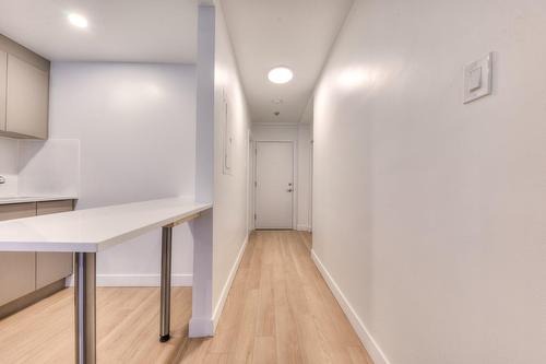 Hall - 204-3475 Rue Durocher, Montréal (Le Plateau-Mont-Royal), QC - Indoor Photo Showing Other Room